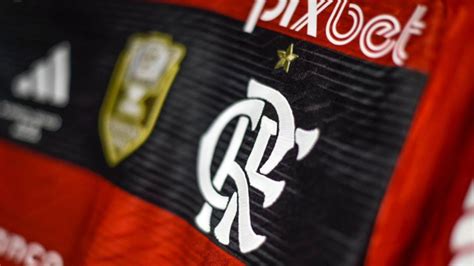 PATROCINADORES TRAVAM BATALHA NOS BASTIDORES DO FLAMENGO POR ESPAÇO NO