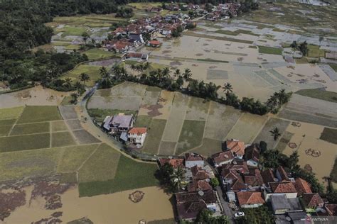 Sungai Citanduy Meluap Banjiri Kecamatan Sukaresik Tasikmalaya