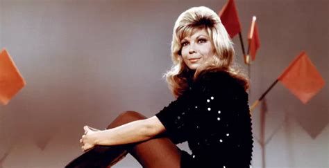 How Did Nancy Sinatra Get Famous + Net Worth (2023 UPDATED) - Gemtracks