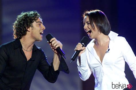 Chenoa Y David Bisbal Interpretando Escondidos En Operación Triunfo