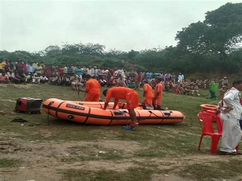 Update Banda Boat Accident यमुना नदी में डूबे लोगों में 17 की तलाश बाकी Ndrf की टीमें जुटीं