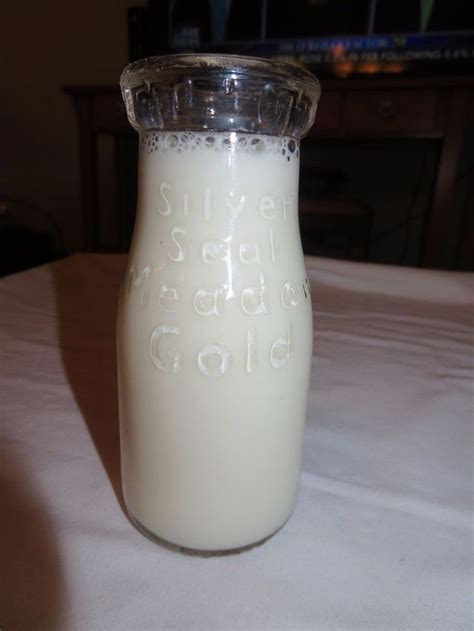 Vintage 1930 S Silver Seal Meadow Gold Glass Milk Bottle