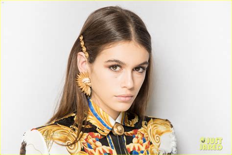 Kendall Jenner Gigi Hadid More Join New Age Of Models In Versace S