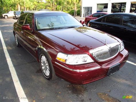 2004 Autumn Red Metallic Lincoln Town Car Signature 49299782