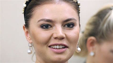 La Lady Putin Segreta Alina Kabaeva è Riapparsa In Pubblico A Mosca