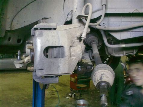 Замена подвесного подшипника правого привода. — Ford Fusion, 1,6 л ...