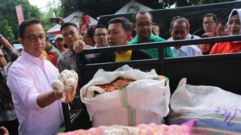 Ibu Ibu Di Jakarta Bisa Beli Bawang Putih Dan Cabai Dengan Harga Murah