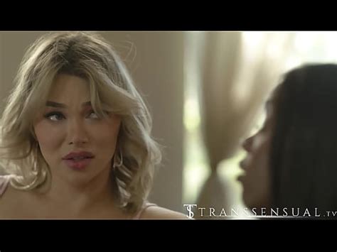 Mi compañera de piso no sabia que su amiga tenia polla acaba comiendosela XVIDEOS