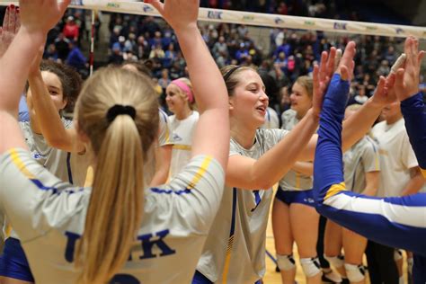 PHOTO GALLERY: Loper Volleyball Wins MIAA Conference Tournament – UNK News