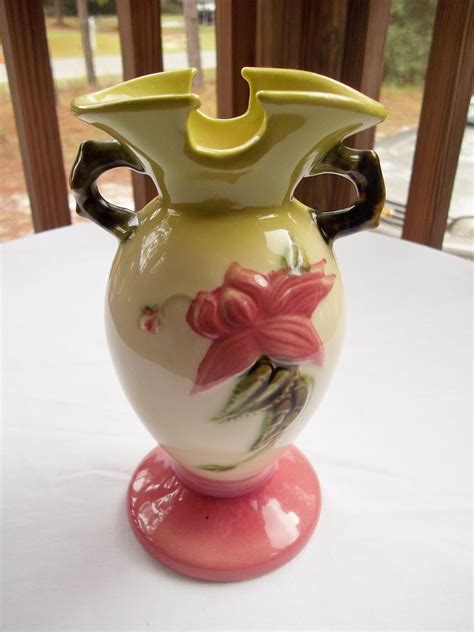 HULL POTTERY WOODLAND W4 VASE.