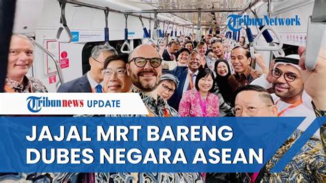 Momen Semringah Jokowi Bareng Dubes Negara Asean Naik Mrt Presiden