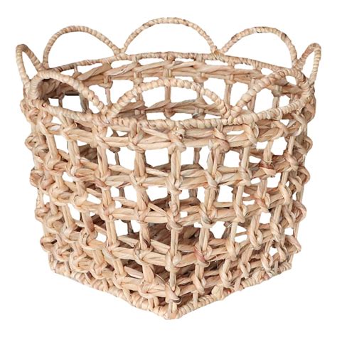 Providence Scallop Edge Water Hyacinth Basket Medium