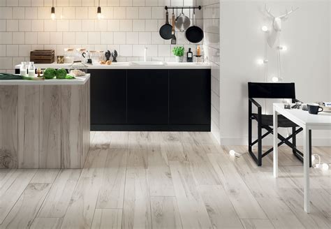 Плитка под дерево светлая в интерьере (60 фото) - красивые картинки и ...