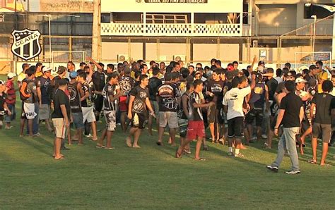 Torcedores Invadem Treino Do Cear E Tentam Agredir Jogadores