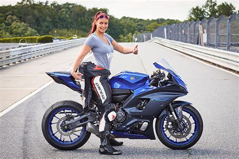 New Motorcycle Review: Yamaha YZF-R7 - Women Riders Now