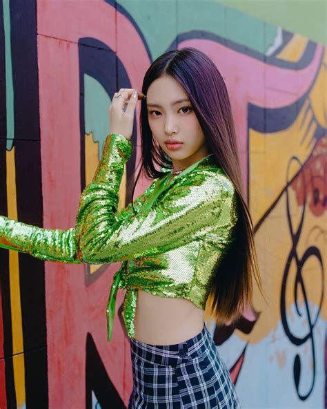 NewJeans Member Hyein Suspends Activities After Foot Fracture Neo