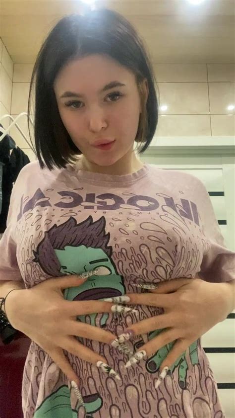 Titty Drop T Shirt Up And Boobs Closer To Your Face Porn Video HD Tittydropvideos