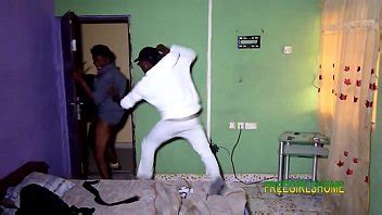 El esposo atrapó a su esposa teniendo sexo con la seguridad XVIDEOS