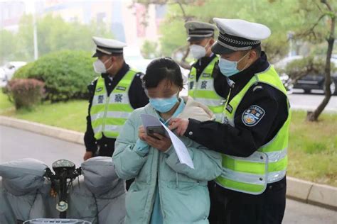 多措并举精准发力！滨州交警加强电动自行车管理净化道路交通秩序重点宣传头盔