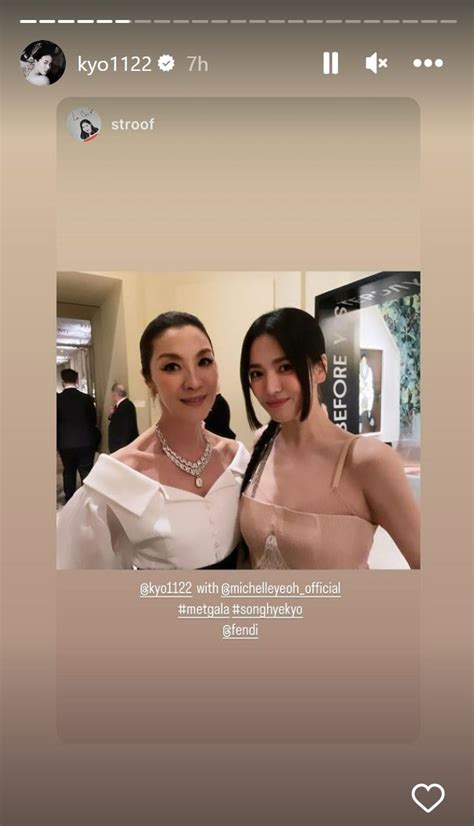 Blackpinks Jennie And Song Hye Kyo Come Together For Selfie At Met