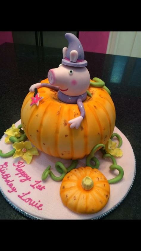 Peppa pig in a pumpkin carved cake | Peppa halloween, Minnie mouse birthday cakes, Peppa pig party