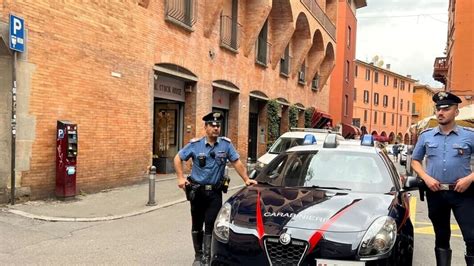 Bologna Sequestrata E Violentata Da Tre Ragazzi Donna Si Lancia Dal