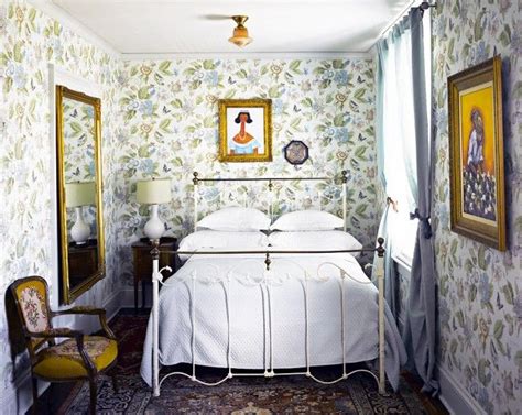 Small Vintage Bedroom Designs