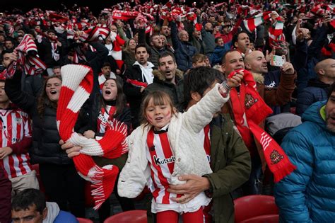 La Afici N Vibra Con El Athletic En El Derbi Ante La Real Sociedad