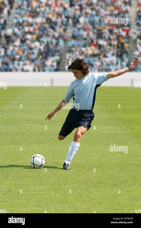 Referee showing red card Stock Photo - Alamy