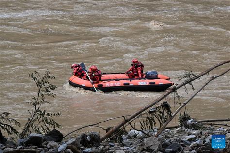 12 mortos e 31 desaparecidos após desabamento de ponte no noroeste da