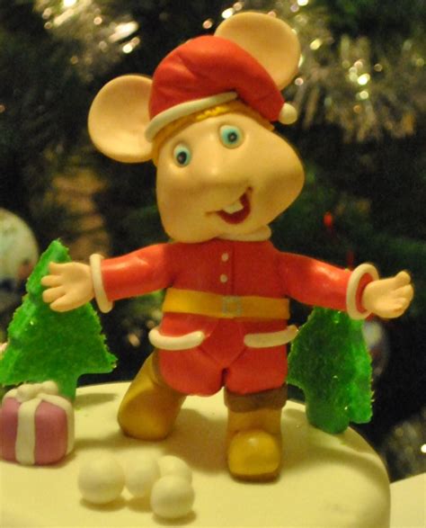 Topo Gigio Christmas Cake - CakeCentral.com