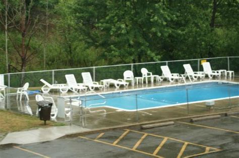 Swimming Pool - Picture of Comfort Inn Binghamton I-81 - Tripadvisor