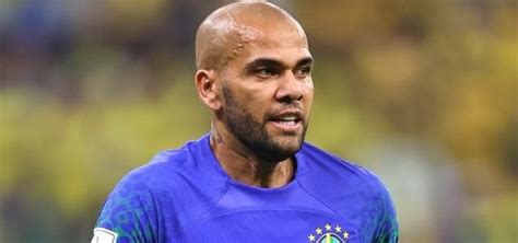 Daniel Alves Poder Deixar A Pris O Na Espanha Nesta Ter A Entenda