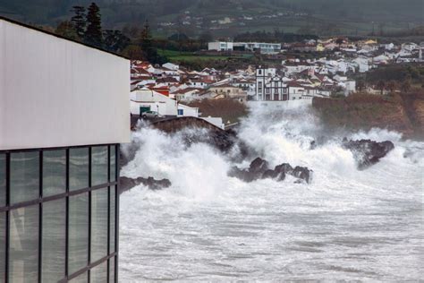 Grupos Central e Oriental dos Açores sob aviso amarelo até terça feira