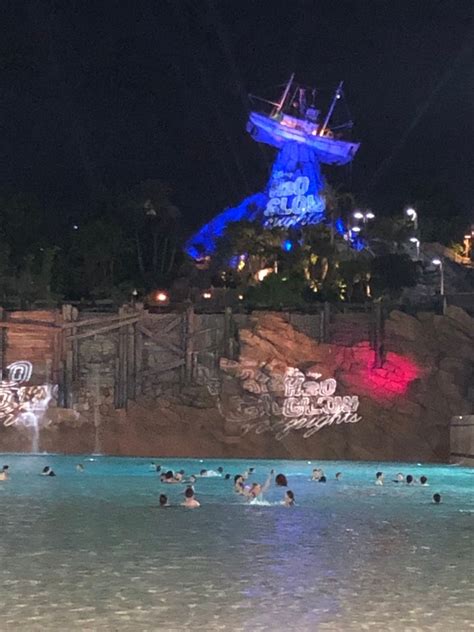 Review H2o Glow Nights At Disney S Typhoon Lagoon