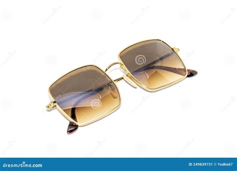 Imagen De Gafas De Sol Modernas Y De Moda Aisladas En Gafas De Fondo