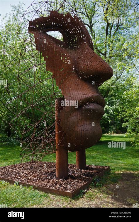 Vertical Face Ii By Rick Kirby The Contemporary Sculpture Garden