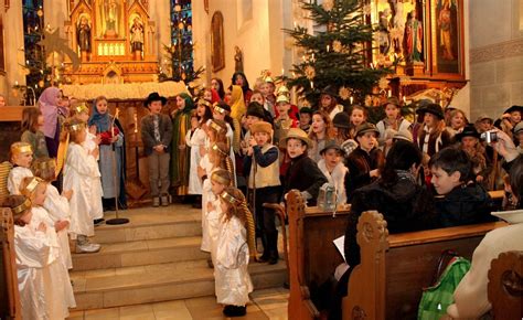 Liebreizende Engel Verk Nden Beim Krippenspiel In Baustetten Jesu Geburt