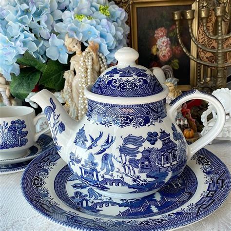 Churchill Blue Willow Teapot Est 1795 Made In England Churchill