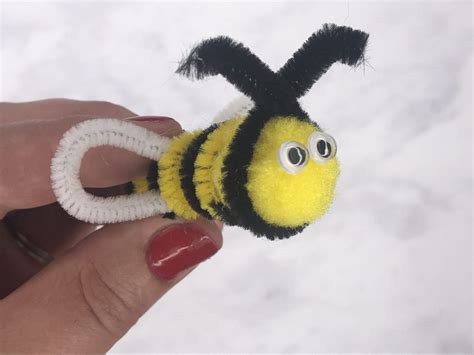 Cómo hacer una abeja limpiadora de pipas Blissful Domestication