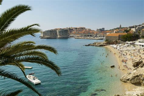 View of people on beach in Dubrovnik, … – License image – 10258225 ...