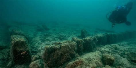 In Guatemala Archaeologists Explore A Sunken Mayan City DIVERS24