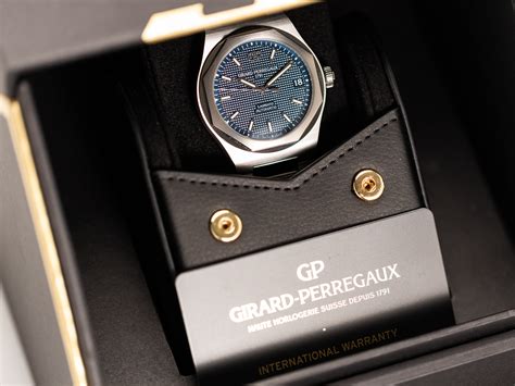 Girard Perregaux Laureato Ref A Steel Blue Dial Box