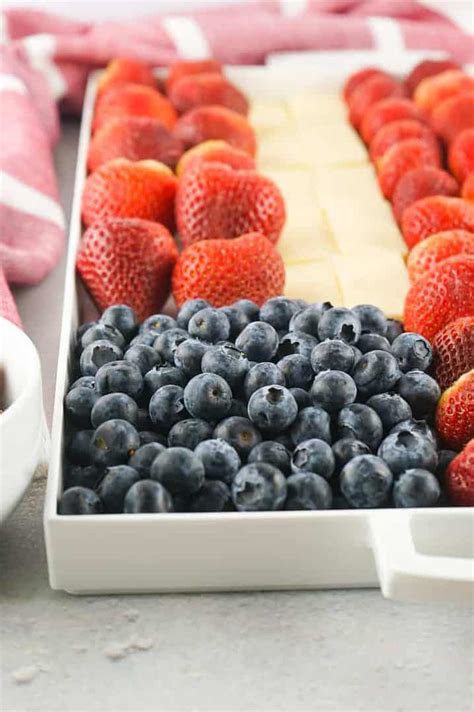 Patriotic Fruit and Cheese Platter | Smells Like Delish