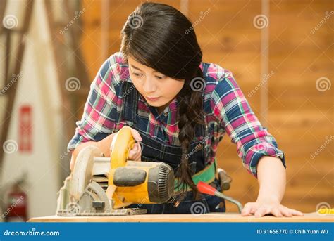 Female Carpenter Using Circular Saw Stock Photo Image Of Craftsman