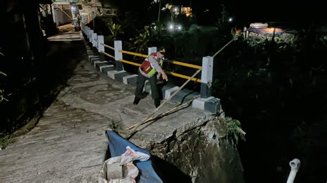 Hujan Dengan Intensitas Tinggi Akibatkan Tanah Longsor Hingga Putus