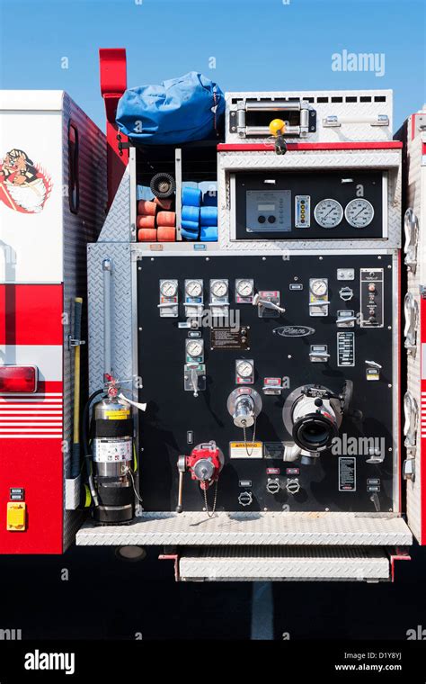 Panneau De Commande Sur Un Camion De Pompiers Banque De Photographies