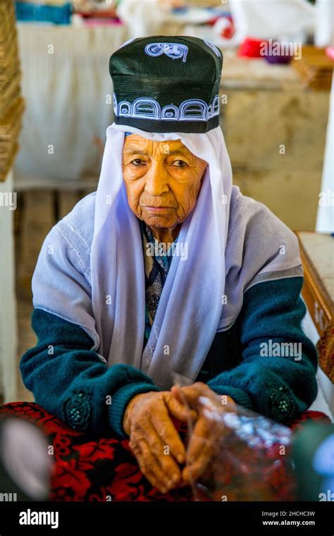 Woman in traditional traditional costume, Uzbekistan, Uzbekistan Stock ...