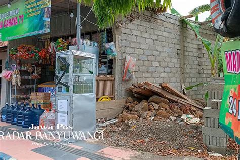 Geliat Toko Madura Yang Buka 24 Jam Di Banyuwangi Tidak Kenal Libur