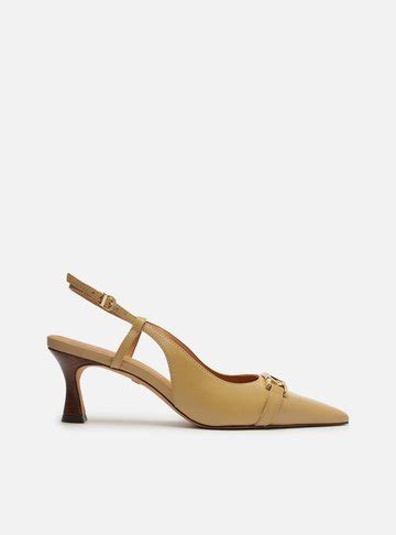 Scarpin Nude Couro Bico Fino Slingback Metal Arezzo